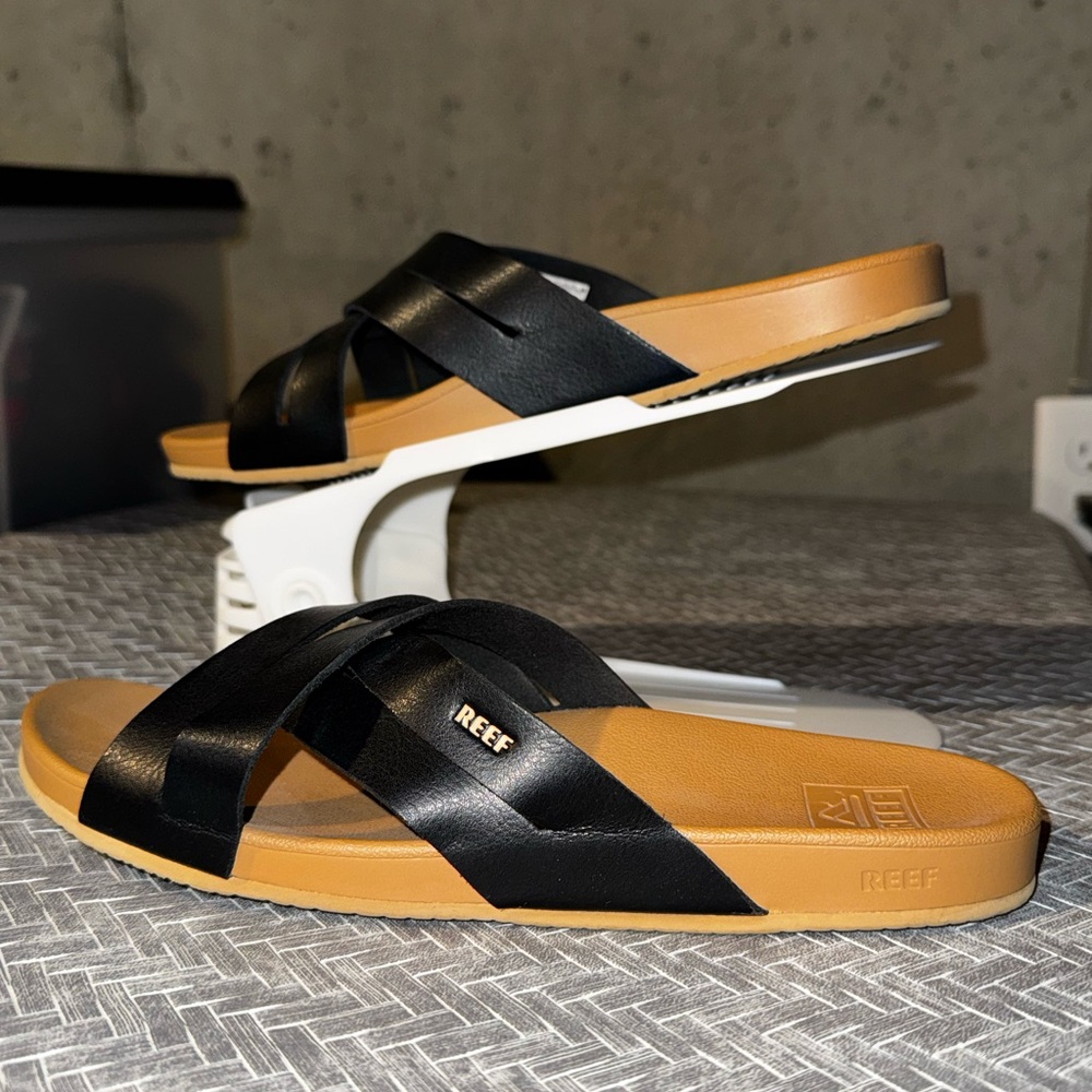 Reef Black and Tan Cross Strap Slides